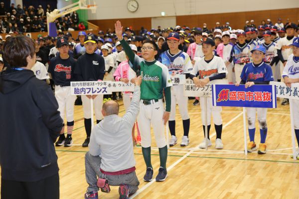 前回大会:開会式に並ぶ各チーム