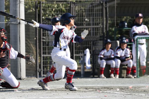 前回大会:打球を追う選手