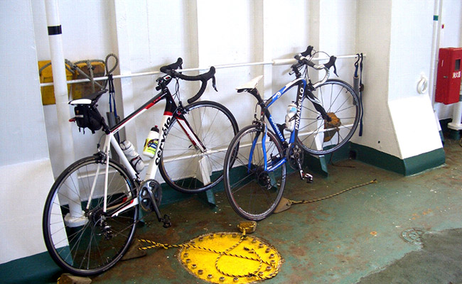 東京湾フェリーでのオートバイ・自転車の固定方法