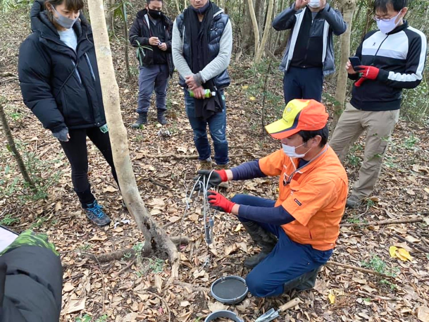 里山で箱わなの仕組みを学ぶ研修